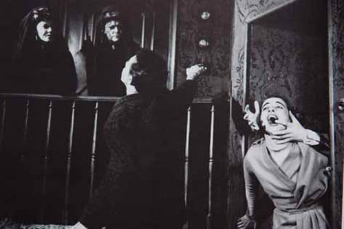 Arsênico e Alfazema (1949). Foto: Fredi Kleemann. Em cena: Cacilda Becker, Madalena Nicol, Milton Ribeiro e Célia Biar.  